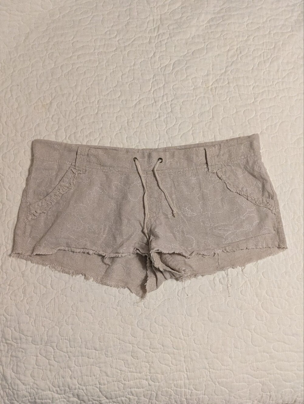 Daytrip Y2K Vintage Low Rise Tan Linen Floral Embroidery Raw Hem Mini Shorts